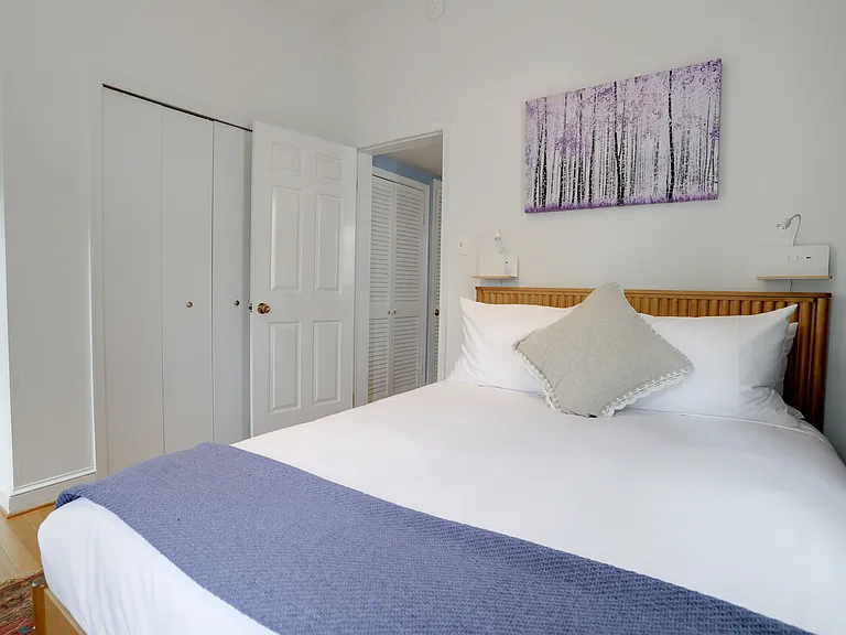 Master Bedroom with Queen Bed