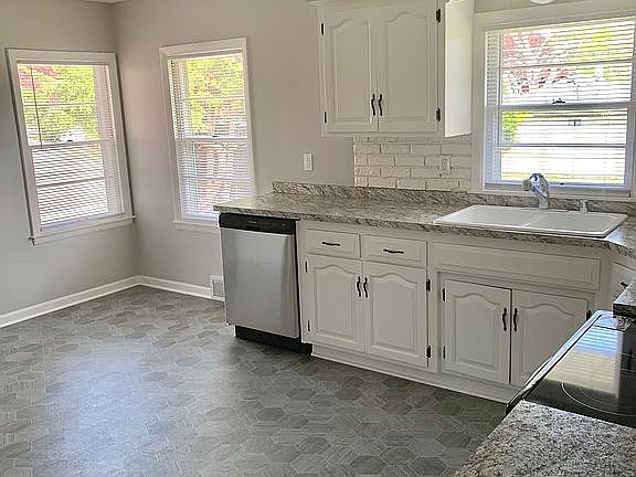 Kitchen with eat in area