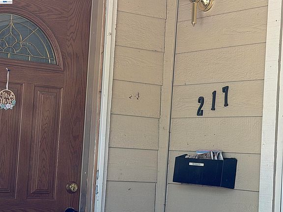 3rd image of 217 Cedar St