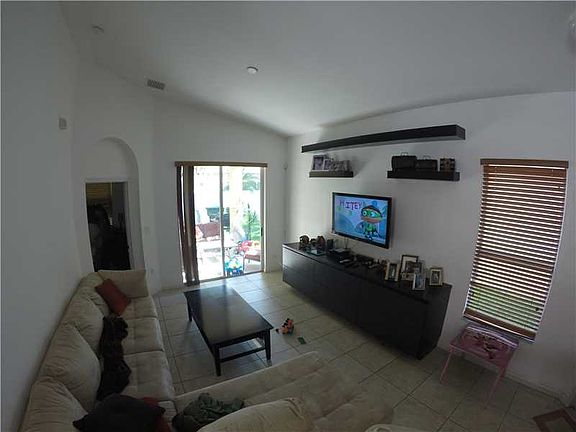 4th image of 3935 NE 12th Dr
