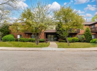 33561 N Royal Oak Ln APT 209, Grayslake, IL 60030