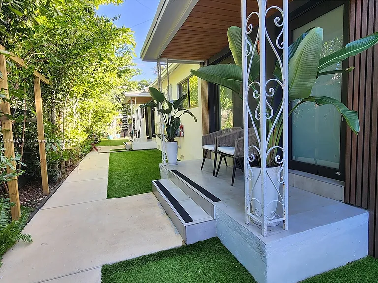 740 SW 9th St #1 — Photo 24