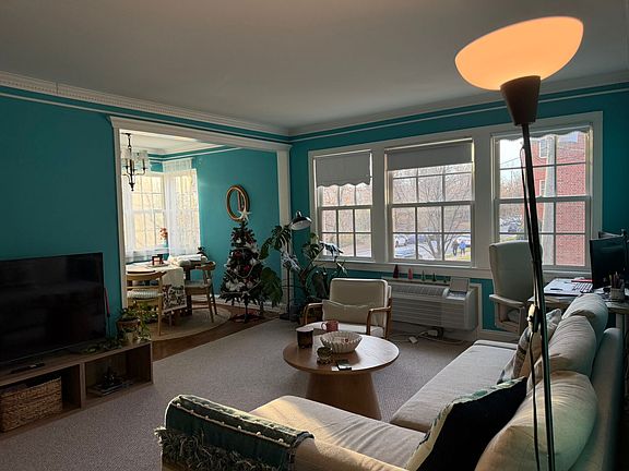 3rd image of 1800 W Abingdon Dr APT 201