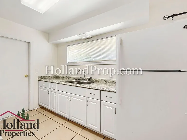 21820 Johnson St — Photo 6
