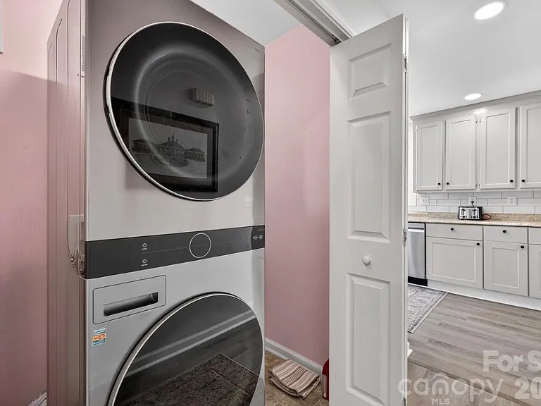 1665 Sherwood Ct — Photo 8