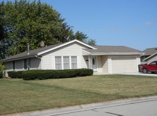 7985 S 59th St, Franklin, WI 53132