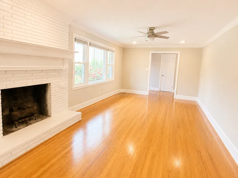 250 Castle Dr — Photo 4