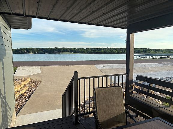5th image of 1041 Lake Dr