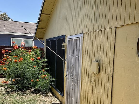 3rd image of 209 Clutter Ave #B