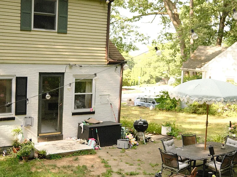 2540 Fairview Ave — Photo 5