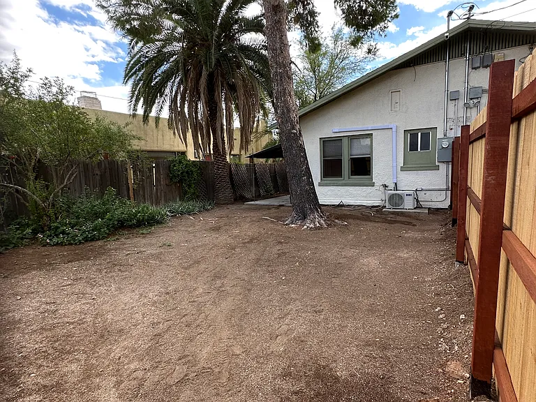 631 E Helen St — Photo 16