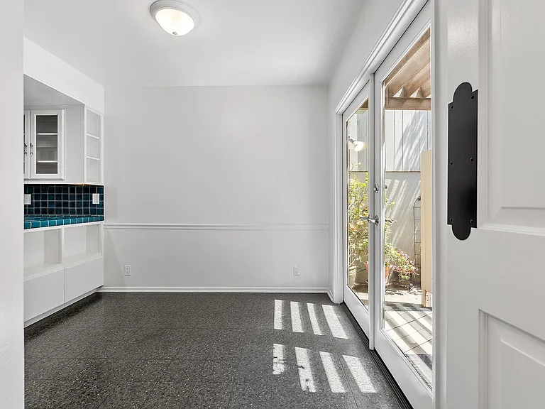 11053 Strathmore Dr — Photo 19