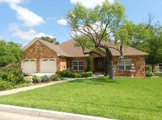 104 E Windcrest Dr, Fredericksburg, TX 78624