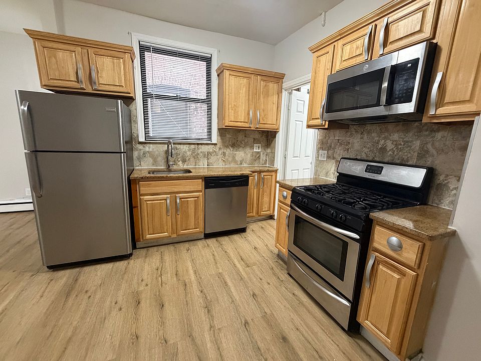 1st image of 998 Broadway APT 2