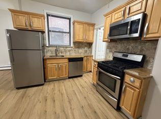 998 Broadway APT 2, Bayonne, NJ 07002