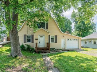 3303 Pershing Blvd, Clinton, IA 52732