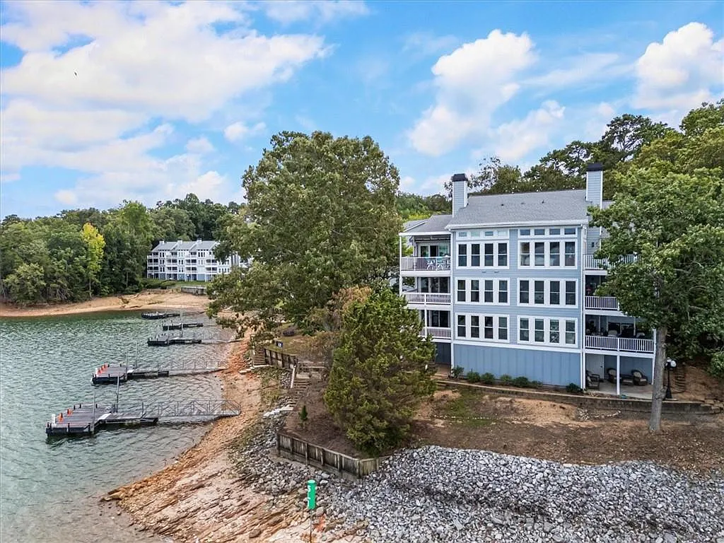 2100 Habersham Marina Rd — Photo 1