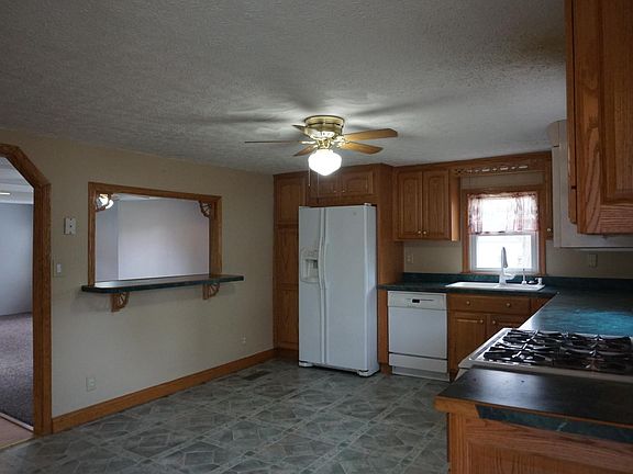 3rd image of 710 Pearl Dr
