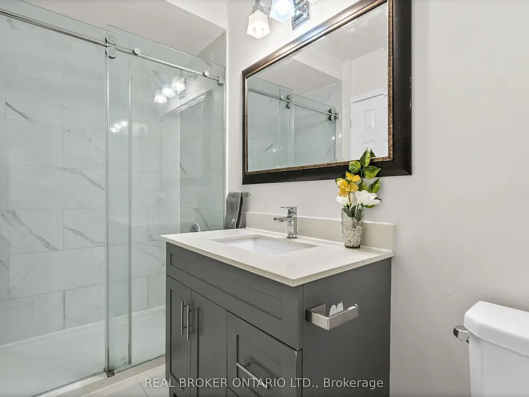 11 Cathcart Cres — Photo 8