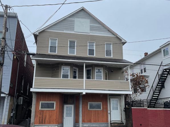 598 Main St #3