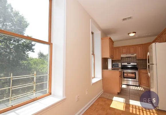 Rented by RES New York | media 3