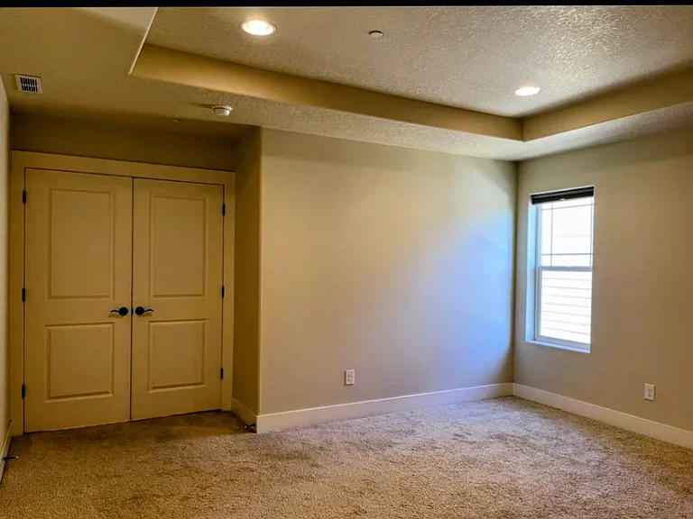 Main bedroom (huge 15 x 17) with 2 his/her walk-in closets and oversized bathroom