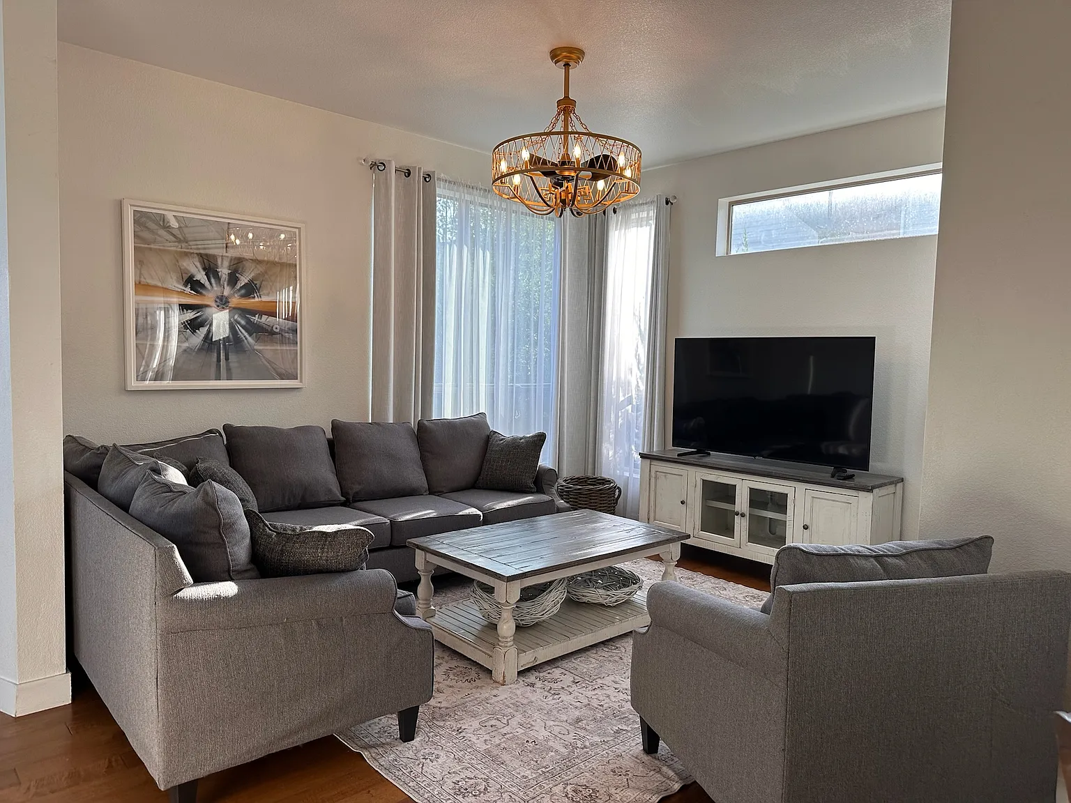 4 bed, 3.5 bath, 2600 sqft, $3,950 — Photo 4