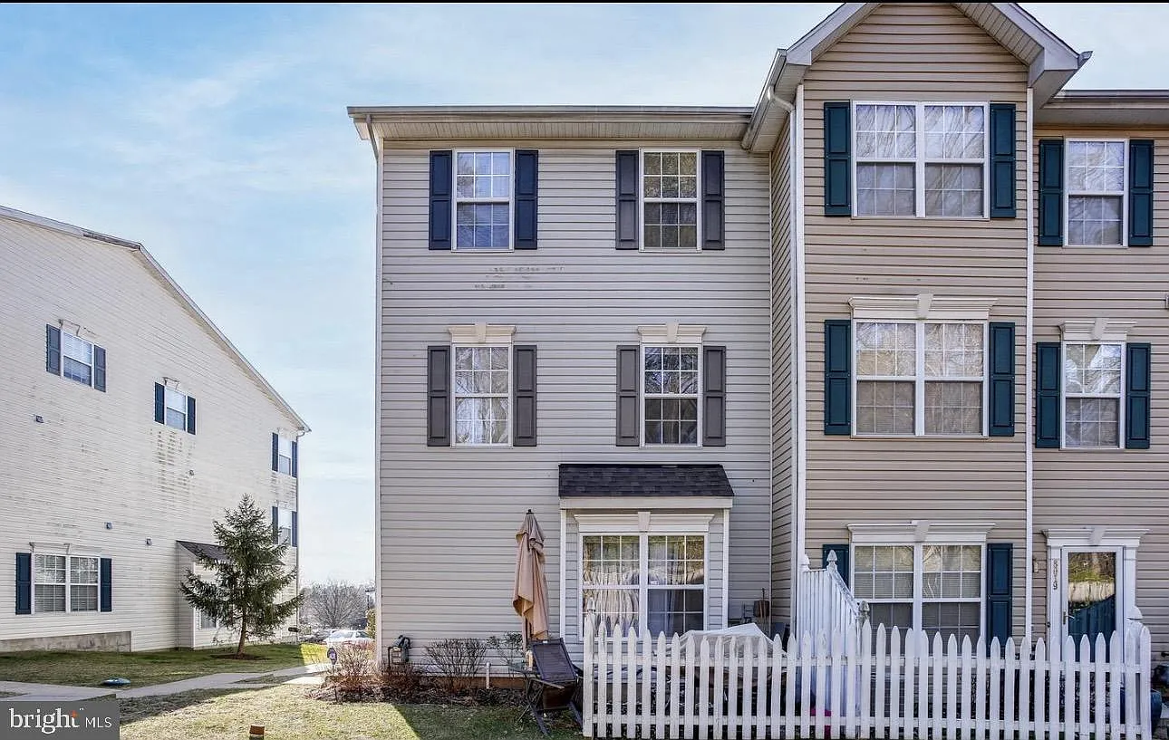 3 bed, 2.5 bath, 1696 sqft, $2,550 — Photo 1