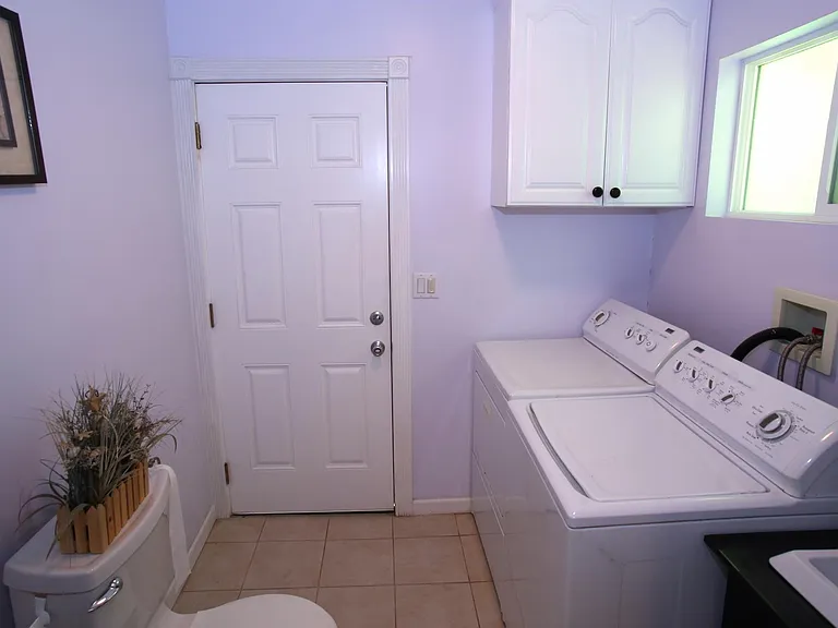 Bathroom / Laundry room