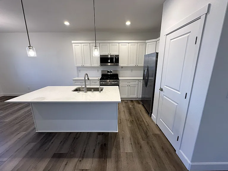 707 Athens Dr — Photo 6