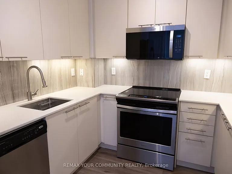 70 Roehampton Ave #1911 — Photo 6