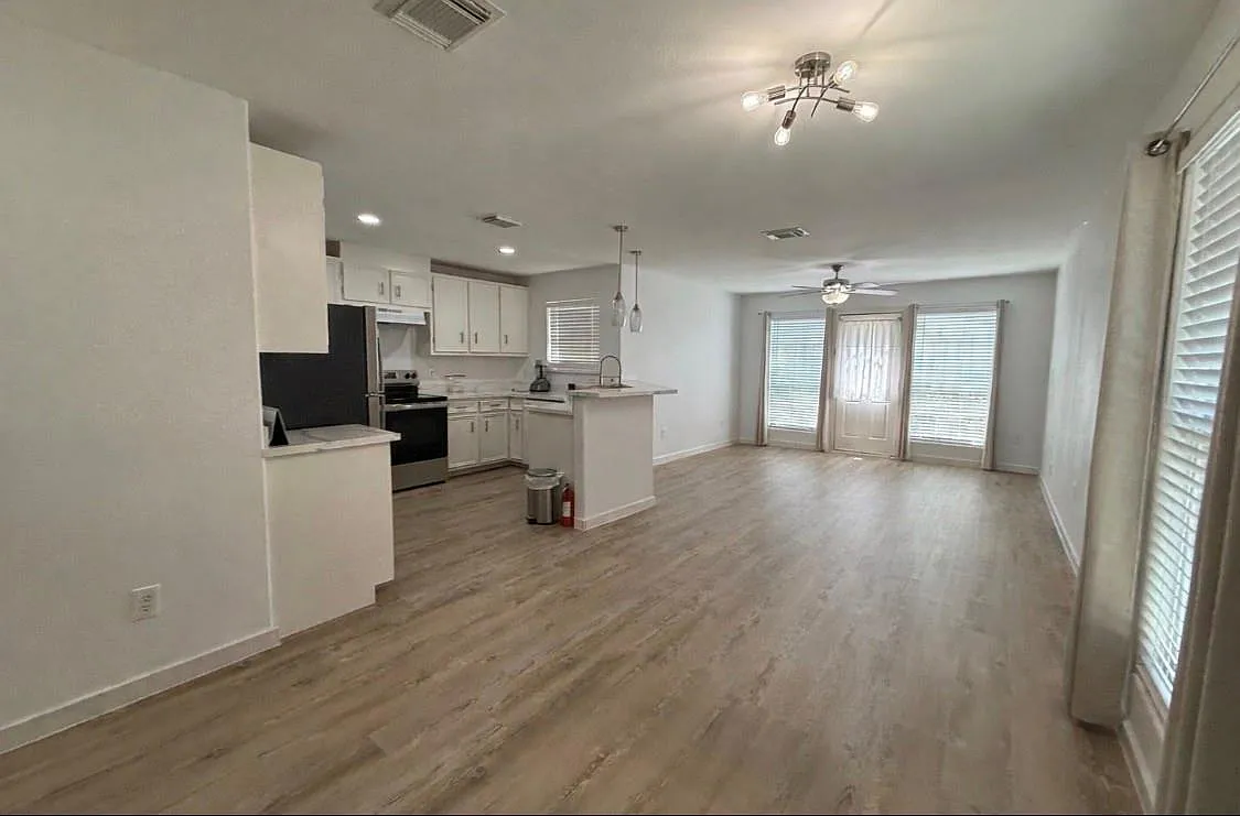 3 bed, 2.5 bath, 1724 sqft, $2,250 — Photo 4