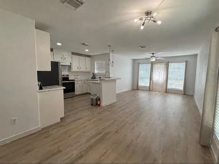 3114 Bolt St — Photo 4