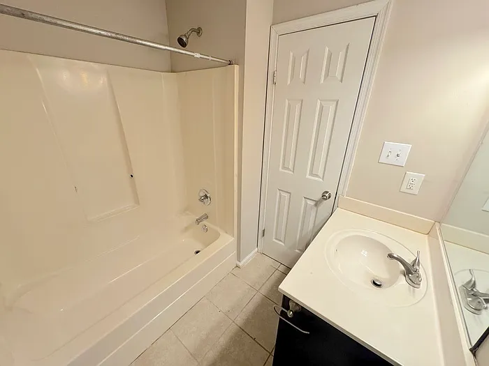 915 Green St #915 — Photo 13