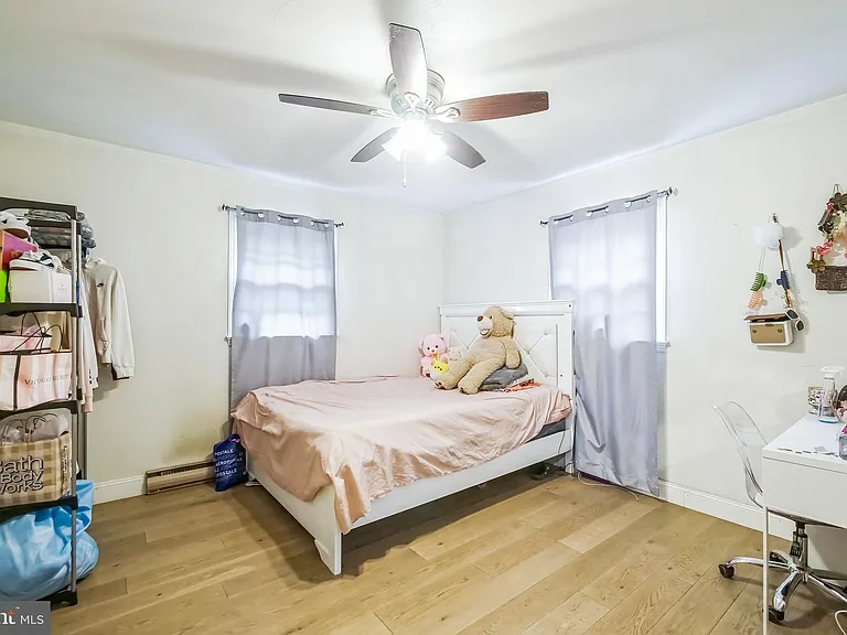 323 Russelcroft Rd — Photo 8