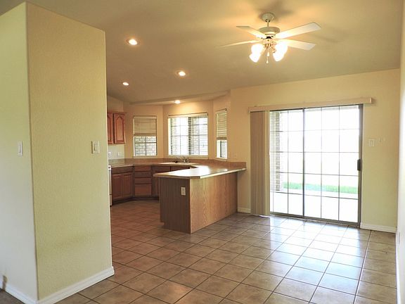 3rd image of 3516 Benjamin Davis Dr