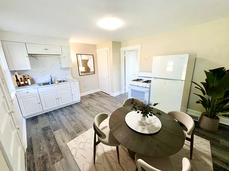 7231 Somerset St — Photo 3