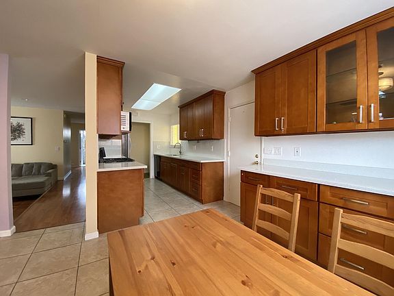 5th image of 32425 Deborah Dr