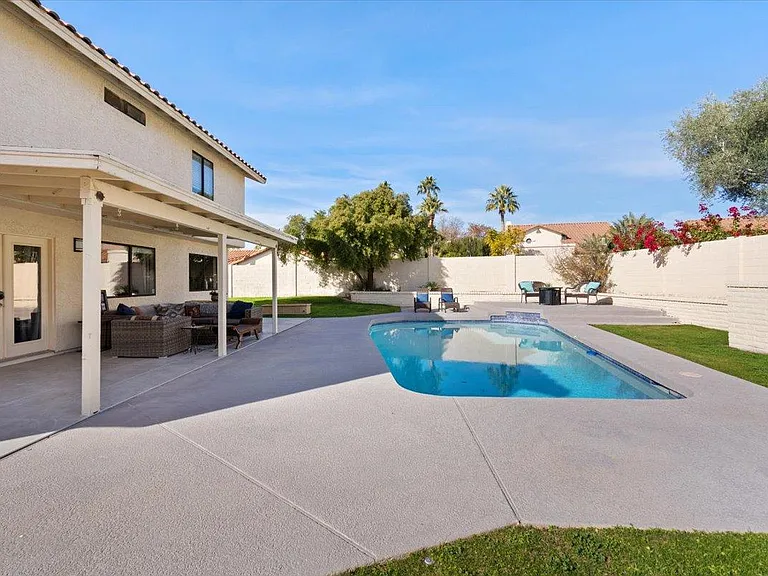 1745 N La Rosa Dr — Photo 37