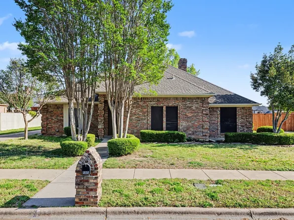 505 Springhill Dr, Hurst, TX 76054