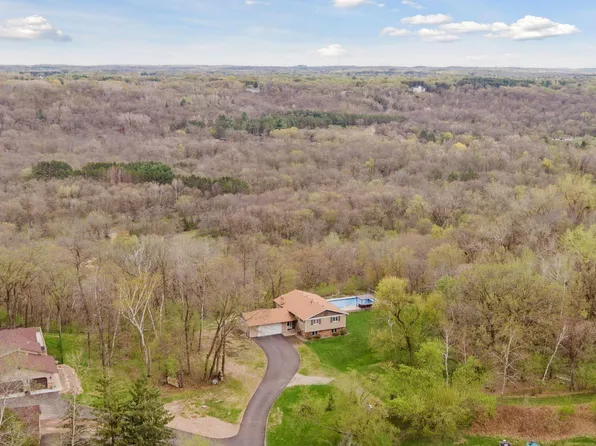 373 Krattley Ln, Hudson, WI 54016