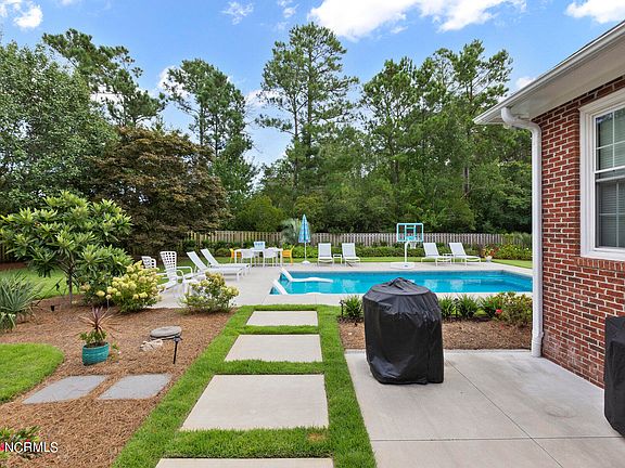 4th image of 5623 Oak Bluff Lane