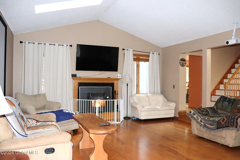 3rd image of 76 Lambert Drive