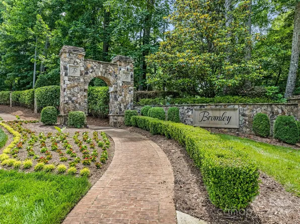 1205 Bromley Dr, Matthews, NC 28104