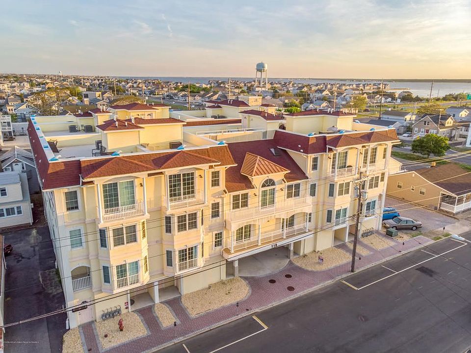 1st image of 119 Dupont Ave #2