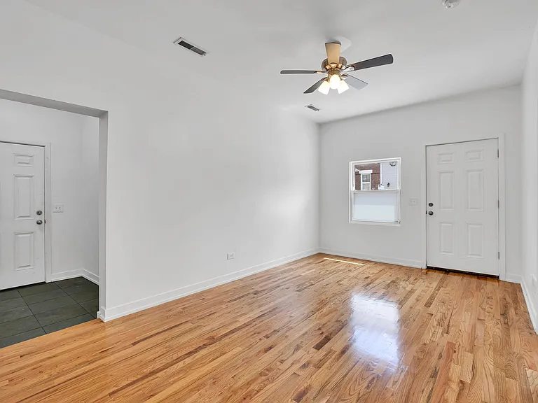 1942 S May St #CH1 — Photo 6