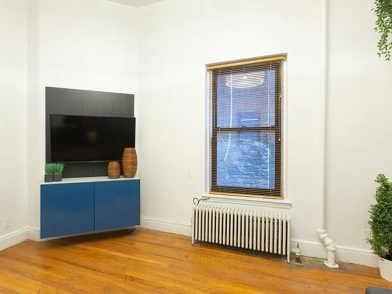 75 2nd Ave #1A — Photo 7