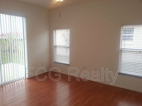 5th image of 373 Aldershot Ct