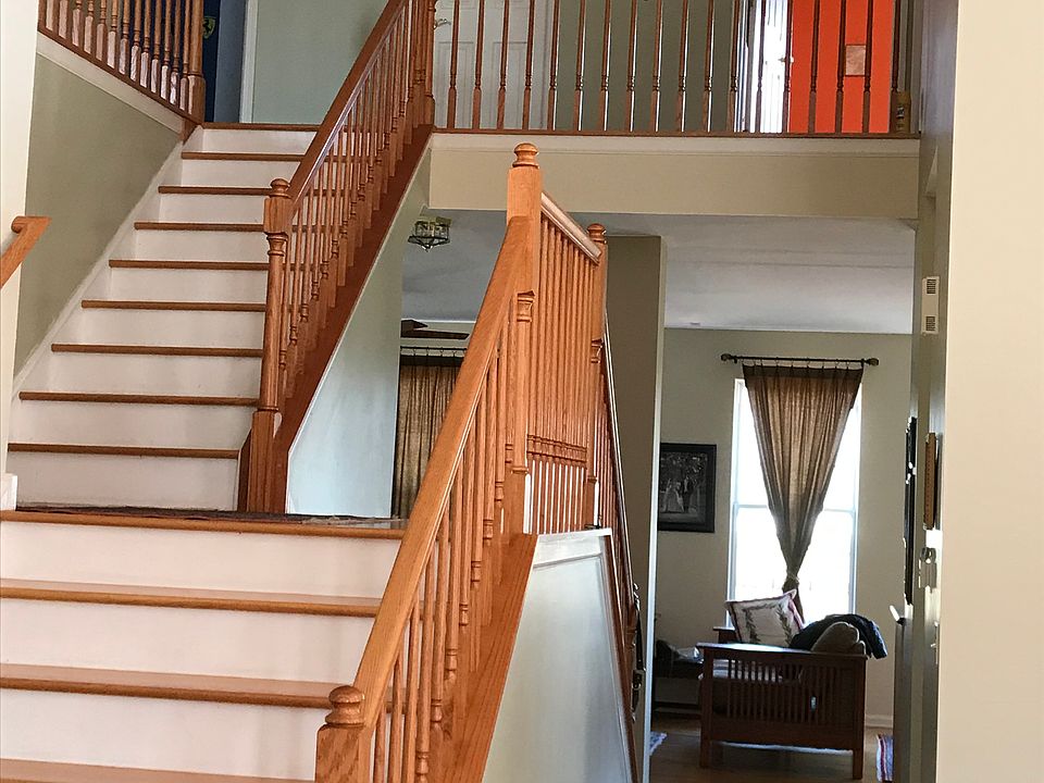 1st image of 723 Meadow Dr