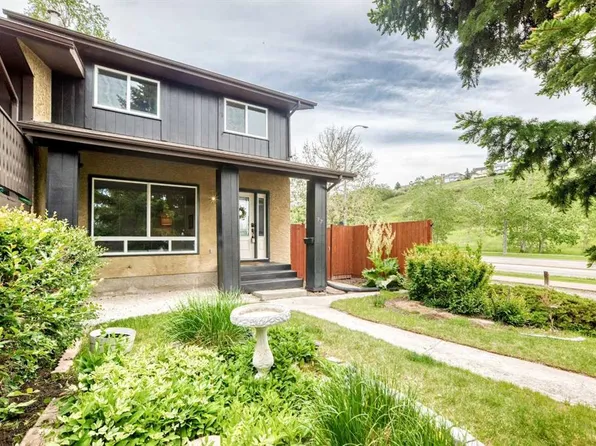 77 S Edgeford Way NW, Calgary, AB T3A 2S8